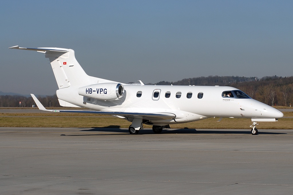 Embraer_EMB-505_Phenom_300_VietAirOps